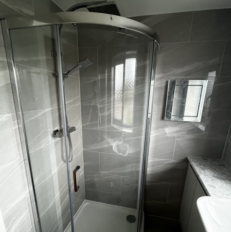 Curved Shower Guard and shower installation