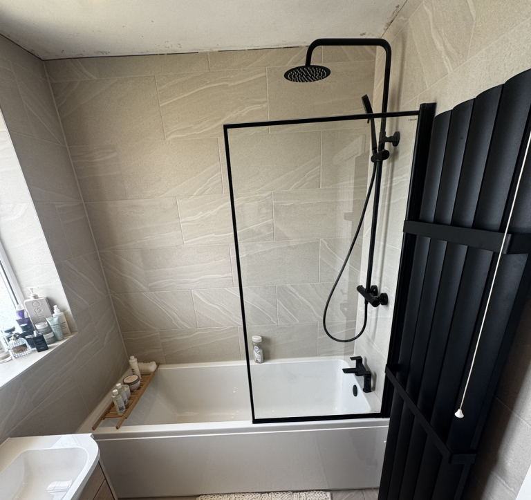 Shower and tall standing heating installation