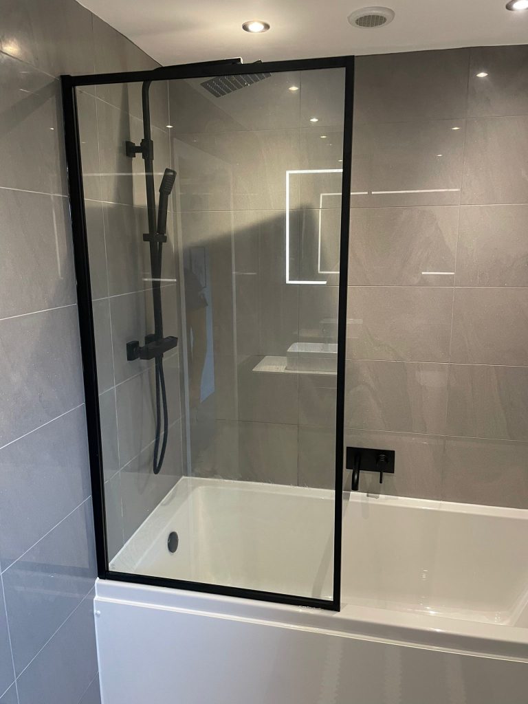 Shower Bath Combo With Modern Guard